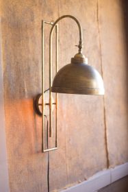 METAL WALL LIGHT WITH ANTIQUE BRASS FINISH