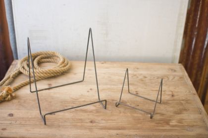 WIRE EASEL WITH BRASS FINISH - LARGE